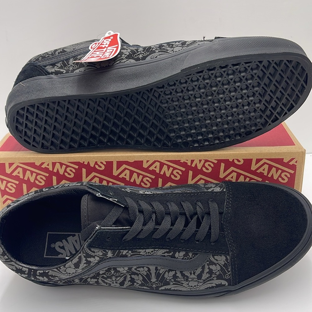Vans WMNS Black and Gray Patterned Sneakers Old Skool
Skull Tapestry Raven/Black - Picture 3 of 15